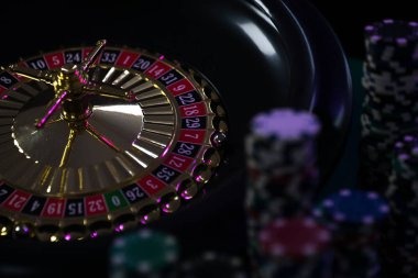 Dragon Tiger live table with payout information and dealer